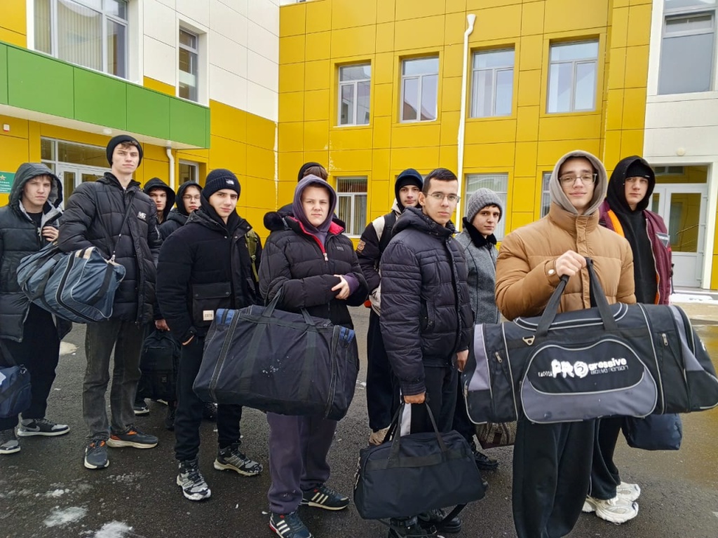 Реализуется общеразвивающая программа «Основы военной службы» Реализуется общеразвивающая программа «Основы военной службы»