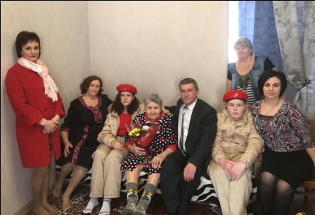 Поздравление труженицы тыла и вручение медали