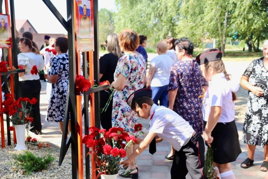 Аллею Героев СВО открыли в хуторе Марьинском Аллею Героев СВО открыли в хуторе Марьинском