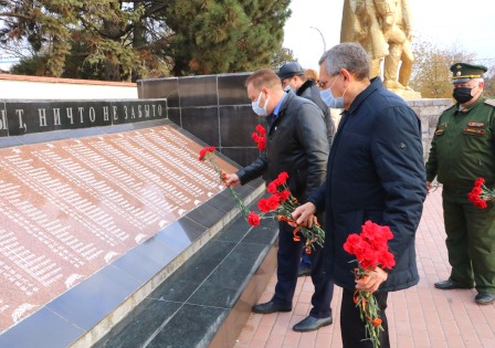 Память Неизвестных солдат чтят в Тбилисском районе