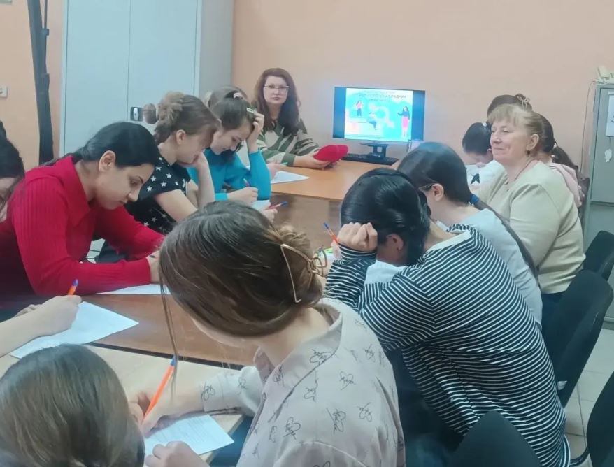 Девочкам-подросткам рассказали о важных аспектах полового воспитания Девочкам-подросткам рассказали о важных аспектах полового воспитания