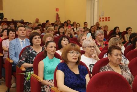 Социальных работников поздравили с профессиональным праздником