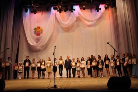 Одаренных школьников наградили в Тбилисском районе