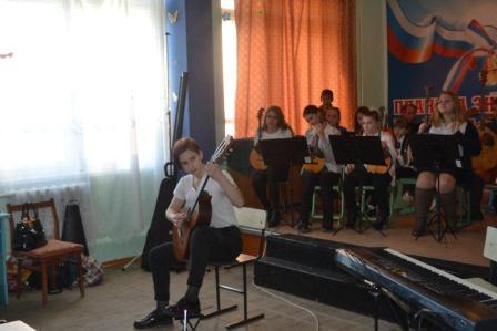 Тбилисские музыканты порадовали школьников своими выступлениями