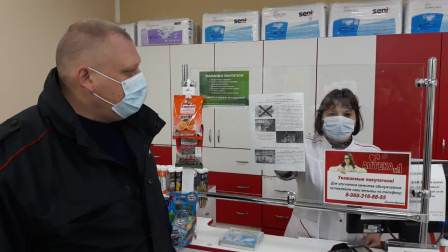 Полицейские Тбилисского района провели разъяснительные беседы с фармацевтами аптек и аптечных пунктов