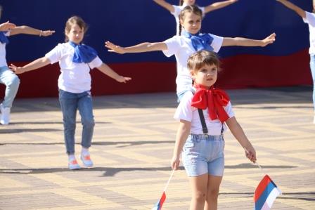 Концерт-акция, посвященный Дню флага России, прошел в Тбилисском районе