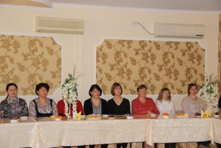 Евгений Ильин поздравил женщин района с наступающим Днем матери