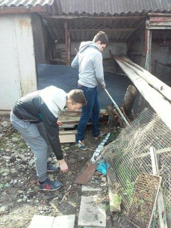 Волонтеры из Тбилисской помогают пенсионерам