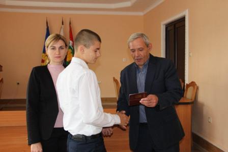 10 юных тбилисцев получили паспорта