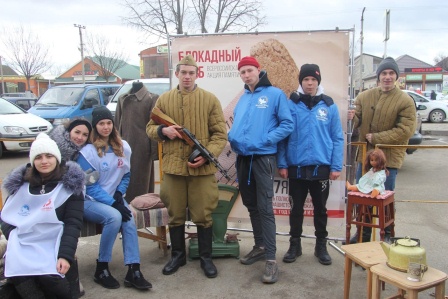 В Тбилисском районе продолжается акция «Блокадный хлеб»