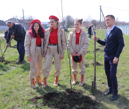 В Песчаном продолжает расти «Сад памяти»