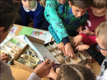 Самых маленьких учеников пятой школы посвятили в первоклассники