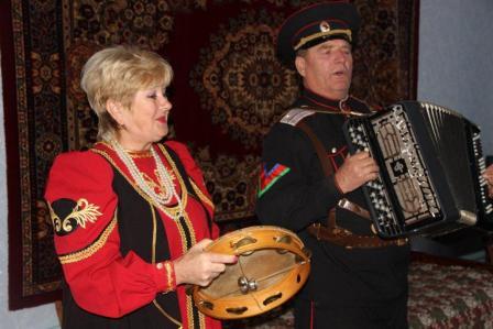 В Тбилисском районе семья Бурцевых отмечает благодатную свадьбу