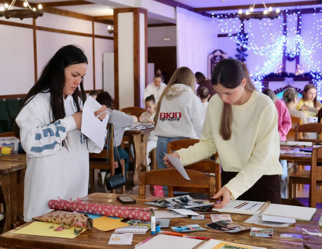 Женщины Тбилисского района создали креативные фотоальбомы