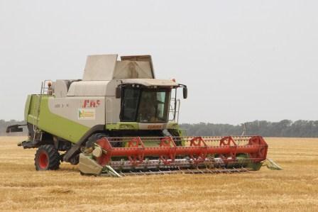 Агитбригада тбилисского районного Дома культуры выступила перед хлеборобами ПУ «Кавказ»