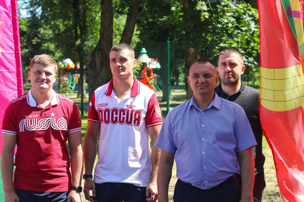 В Тбилисской прошло торжественное открытие многофункциональной спортивной площадки