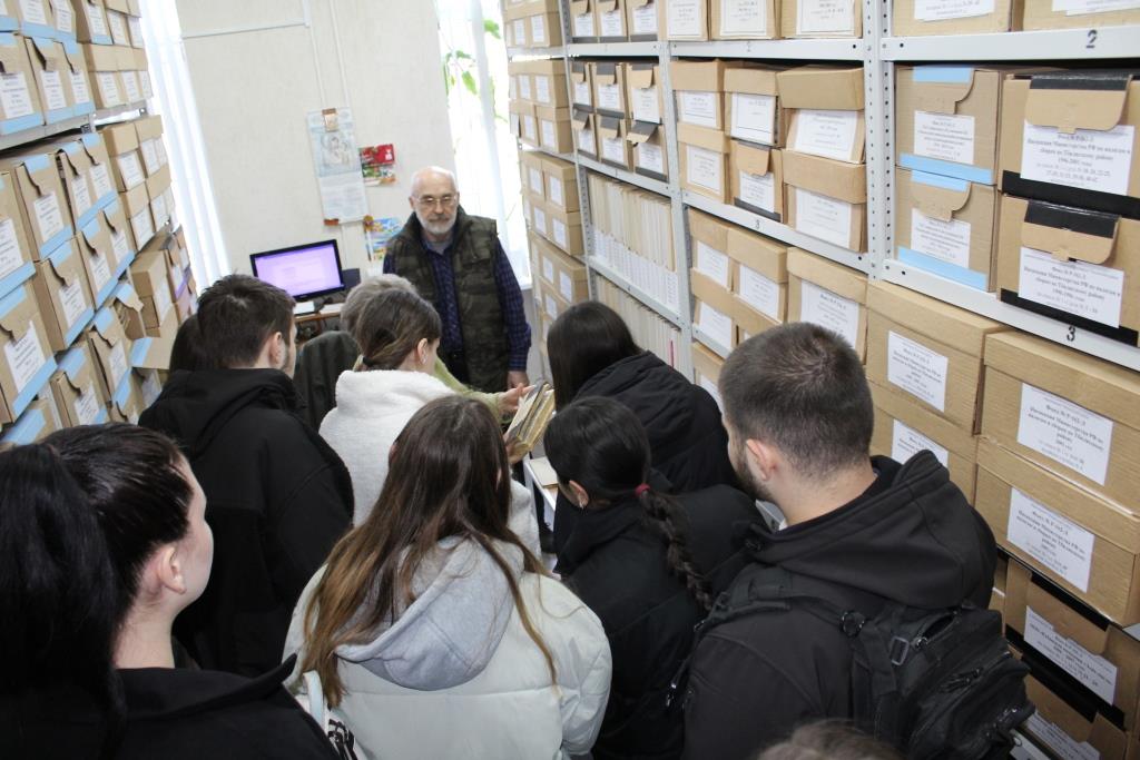 Муниципальный архив посетили студенты
