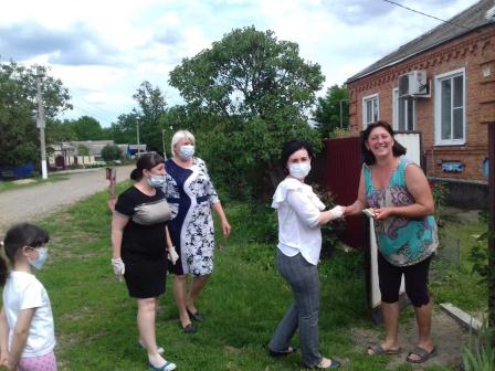 Поздравили детей с праздником
