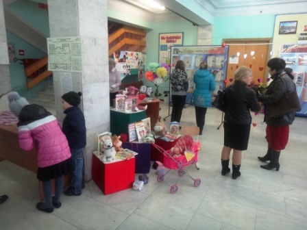 Тематические информационные стенды, книжные выставки