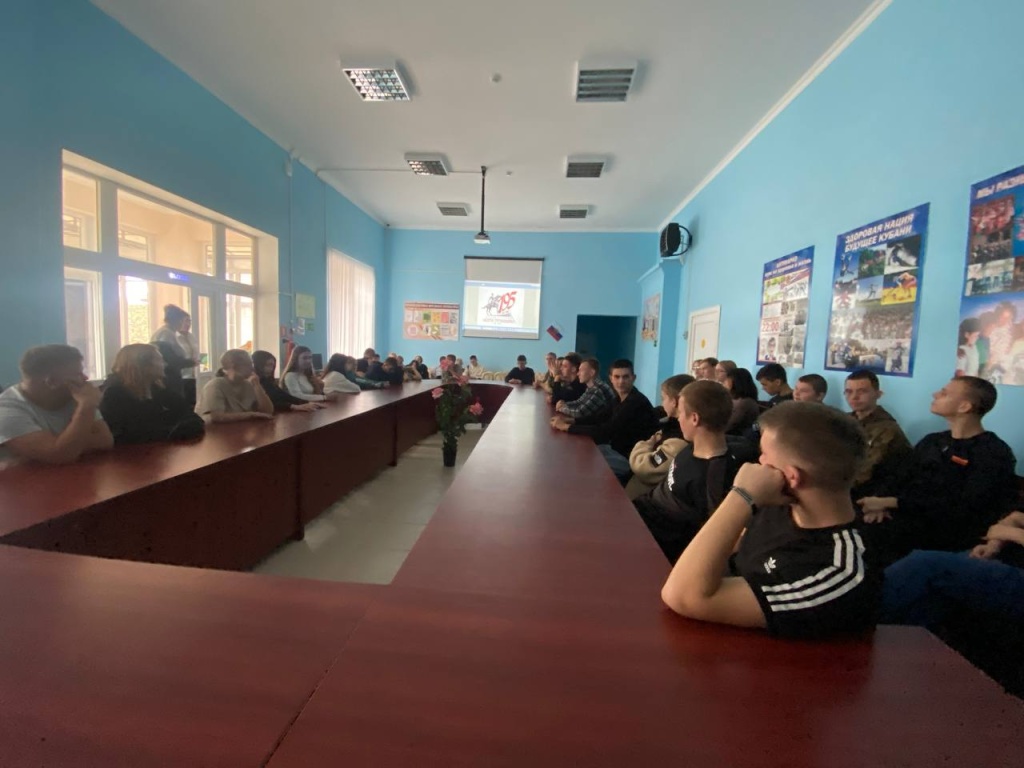 В трёх общеобразовательных учреждениях Тбилисского района прошли показы итогового видеоролика, посвящённого сотнику Андрею Гречишкину В трёх общеобразовательных учреждениях Тбилисского района прошли показы итогового видеоролика, посвящённого сотнику Андрею Гречишкину