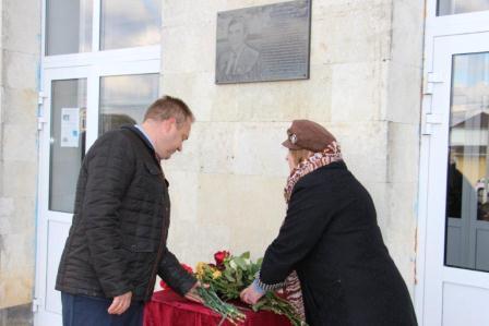 Состоялось открытие памятной доски почетному жителю Тбилисского района Алексею Дмитриенко
