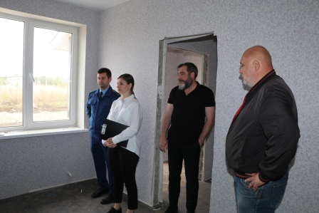 В станице Тбилисской завершается строительство многоквартирного дома для детей-сирот
