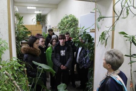 Экскурсия в муниципальный архив была проведена для десятиклассников ванновской школы № 4 