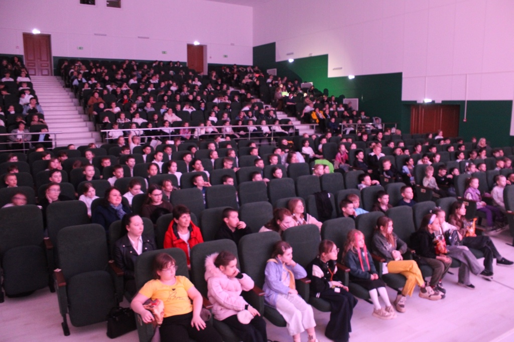 Краевой театр показал спектакль в Тбилисской