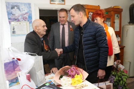Поздравили ветеранов с Днем Победы 