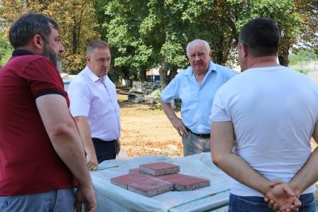 В станице Ловлинской началась реконструкция мемориала