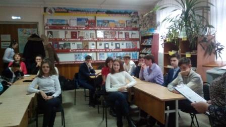 Для учеников второй школы прошел час мужества «Живут герои в памяти народа» Для учеников второй школы прошел час мужества «Живут герои в памяти народа»