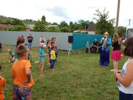 В Тбилисской на улице Набережной заработала летняя развлекательная площадка