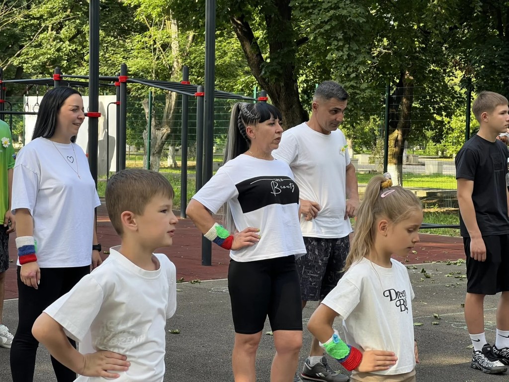 Под энергичную музыку члены Профсоюза вновь встали на зарядку!
