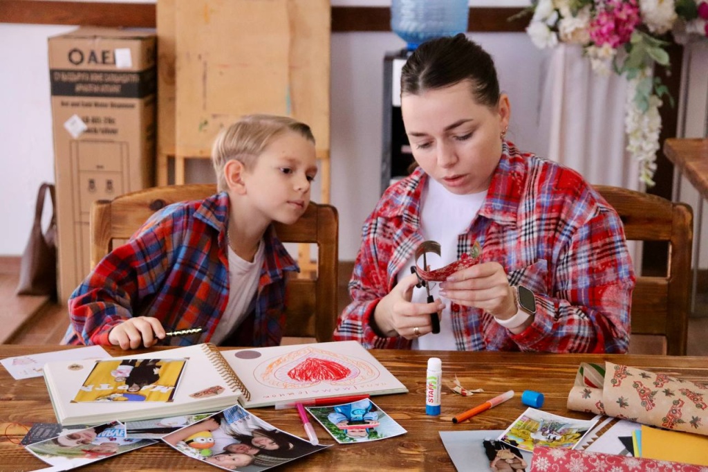 Женщины Тбилисского района создали креативные фотоальбомы