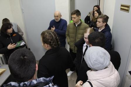 Экскурсия в муниципальный архив была проведена для десятиклассников ванновской школы № 4 
