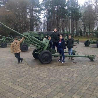 Тбилисские школьники посетили с музей военной техники Тбилисские школьники посетили с музей военной техники
