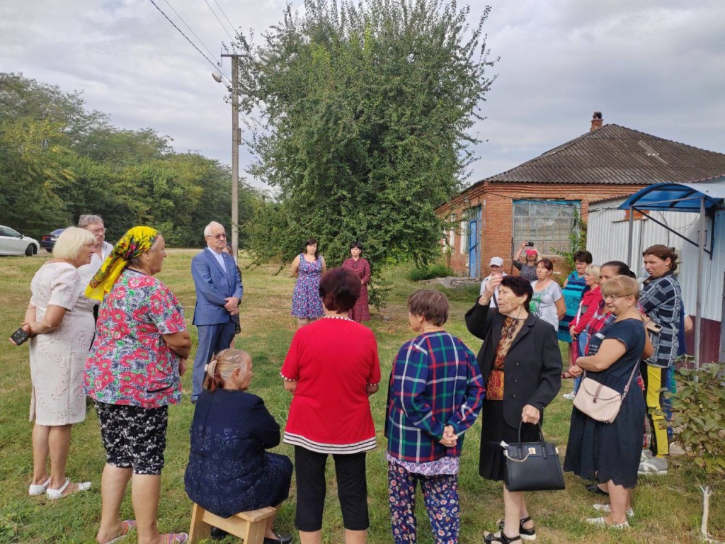 Алексей Езубов встретился с жителями хутора Ерёмин Тбилисского района