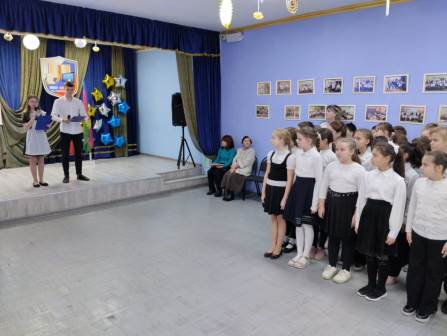 Также сегодня для учеников 2-х, 3-х, 4-х классов школы № 7 было проведено торжественное мероприятие, на котором ребятам вручили значки "Орлята России"