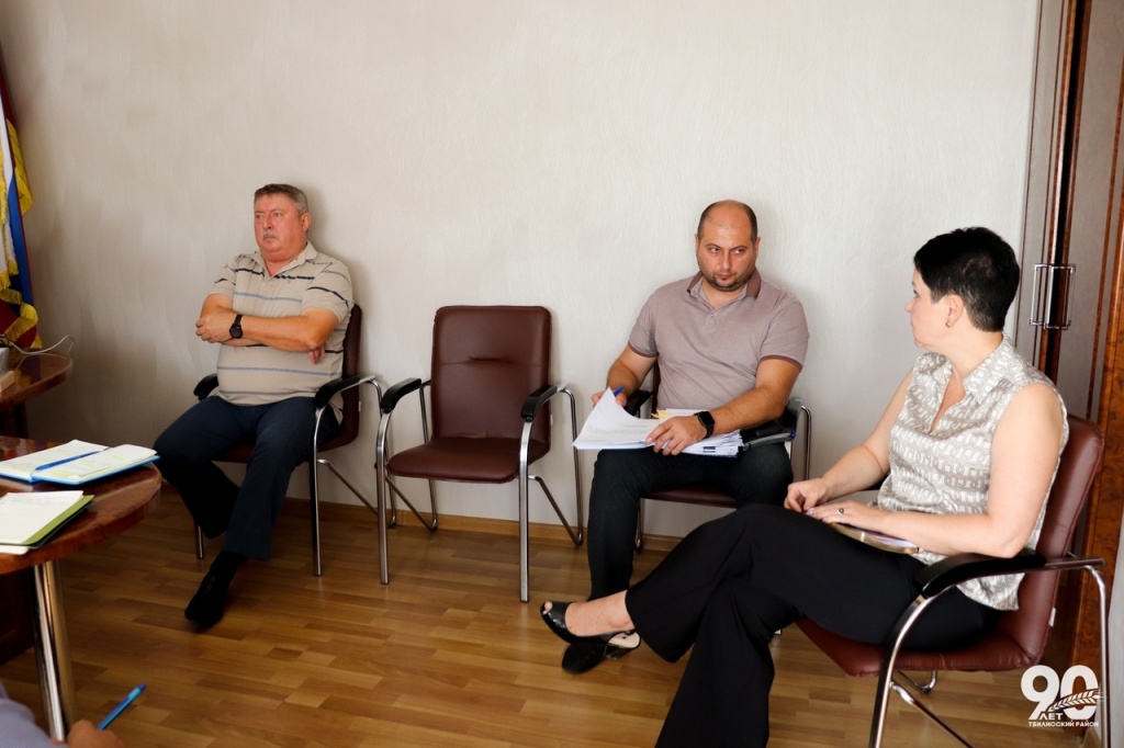 Рабочая неделя в администрации района началась с планерного совещания