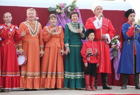 Яркий праздник прошел в поселке Терновом 