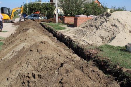В хуторе Северин на улице Стадионной строят центральный газопровод