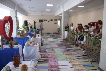 В Тбилисском районе открылась краевая выставка «Казачья хата добром богата» 