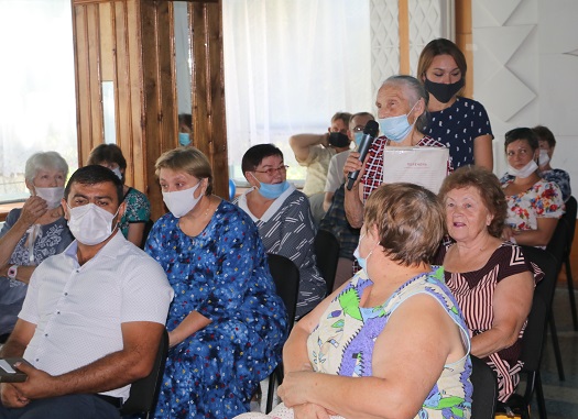 Глава района ответил на вопросы жителей поселка Октябрьского