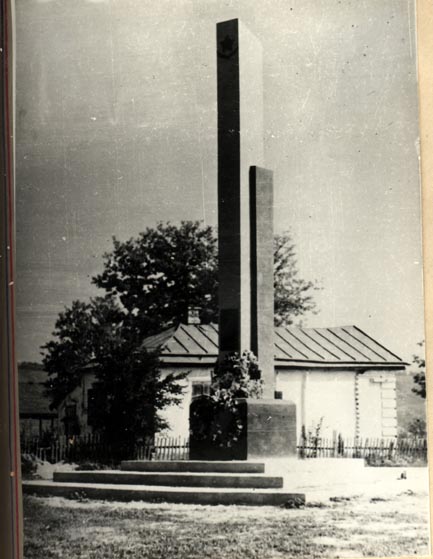 Обелиск героям