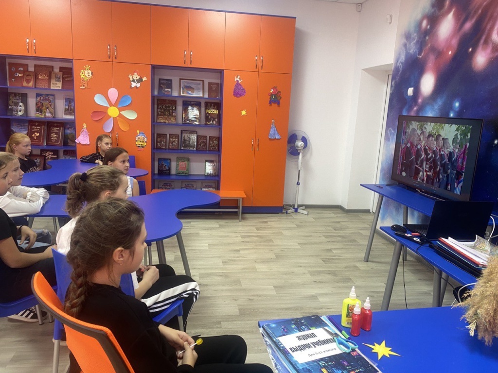 В трёх общеобразовательных учреждениях Тбилисского района прошли показы итогового видеоролика, посвящённого сотнику Андрею Гречишкину В трёх общеобразовательных учреждениях Тбилисского района прошли показы итогового видеоролика, посвящённого сотнику Андрею Гречишкину