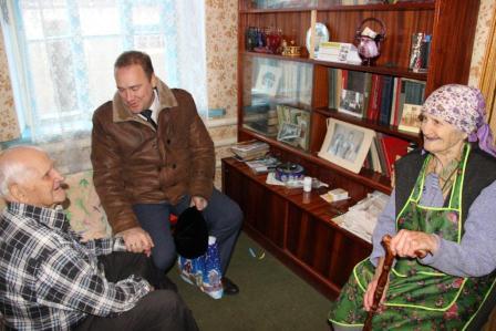 В Тбилисском районе участников ВОв поздравляют с новогодними праздниками