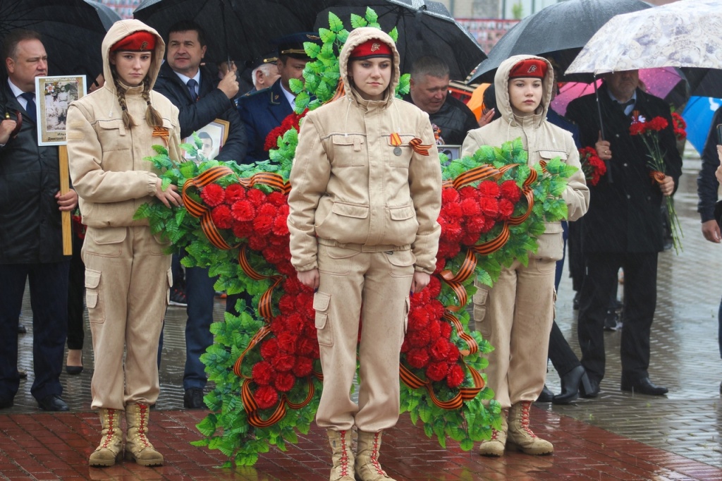 В День Победы на мемориальном комплексе Тбилисского района прошло торжественное возложение цветов