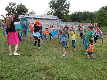 В Тбилисской на улице Набережной заработала летняя развлекательная площадка