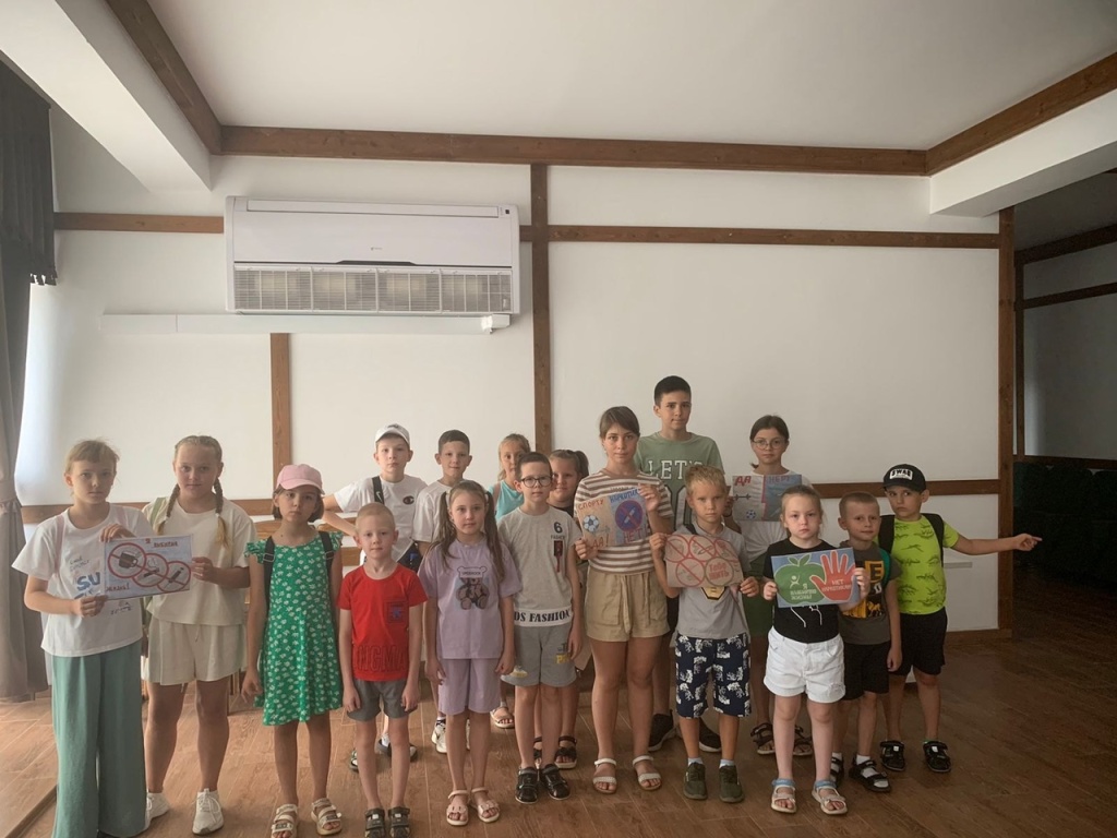 26 июля, в районном Доме культуры прошел конкурс рисунков "Молодежь против наркотиков" в рамках антинаркотических мероприятий