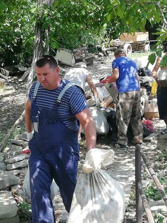 Тбилиссцы продолжают оказывать помощь подтопленцам
